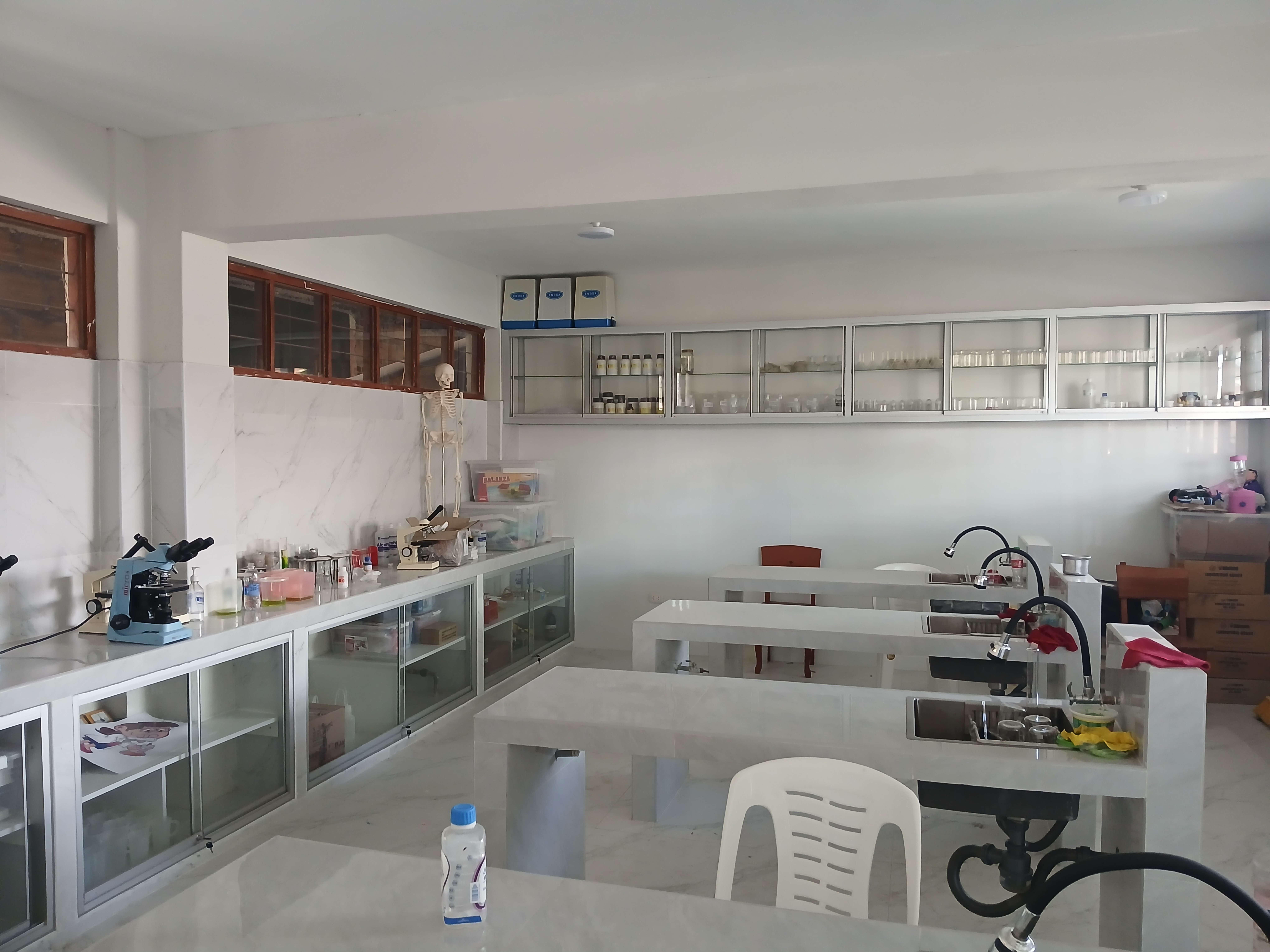 Laboratorio Biología y Química